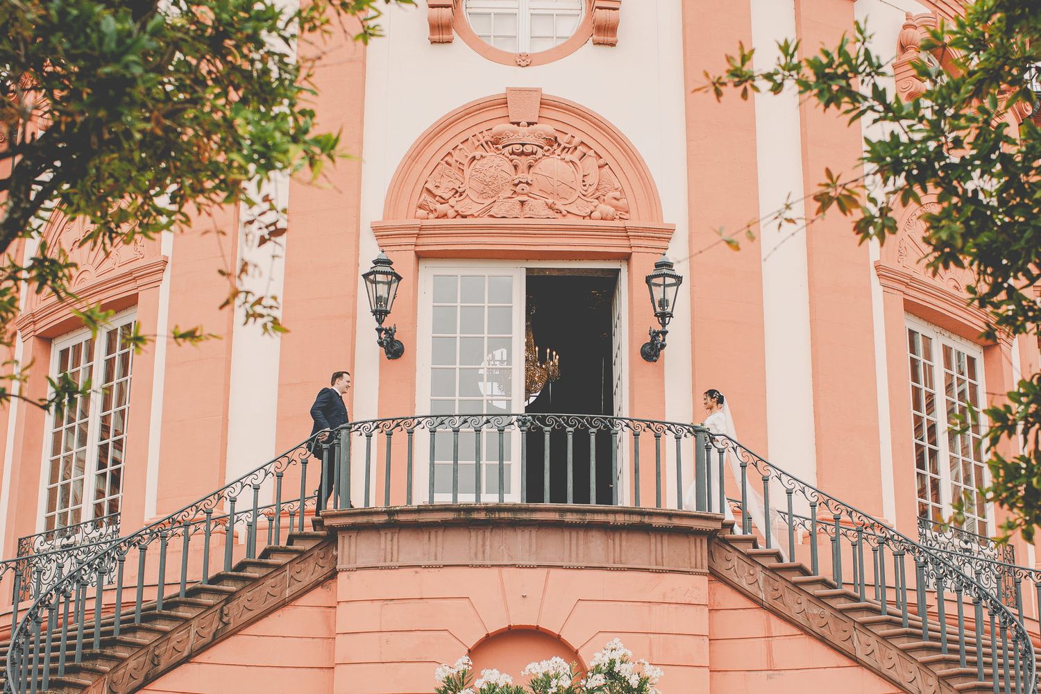 IL Photography Hochzeitsbegleitung Diem & Max staircase