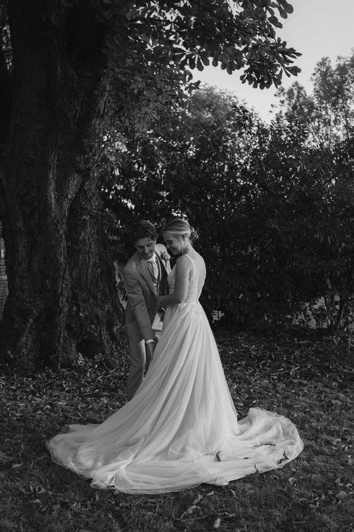 Golden hour trouwshoot in het bos - Elles Yanna Photography
