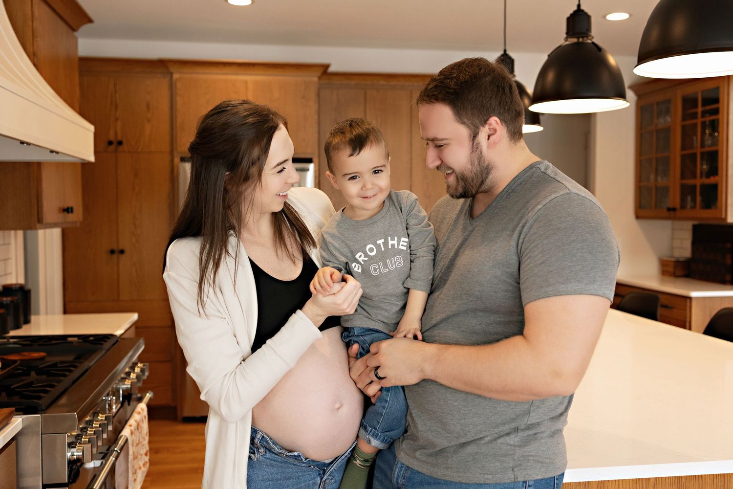 Kendall Kuss Photography, maternity in home photos in Lake Country Wisconsin. Family photos Hartland WI, Oconomowoc WI Watertown WI