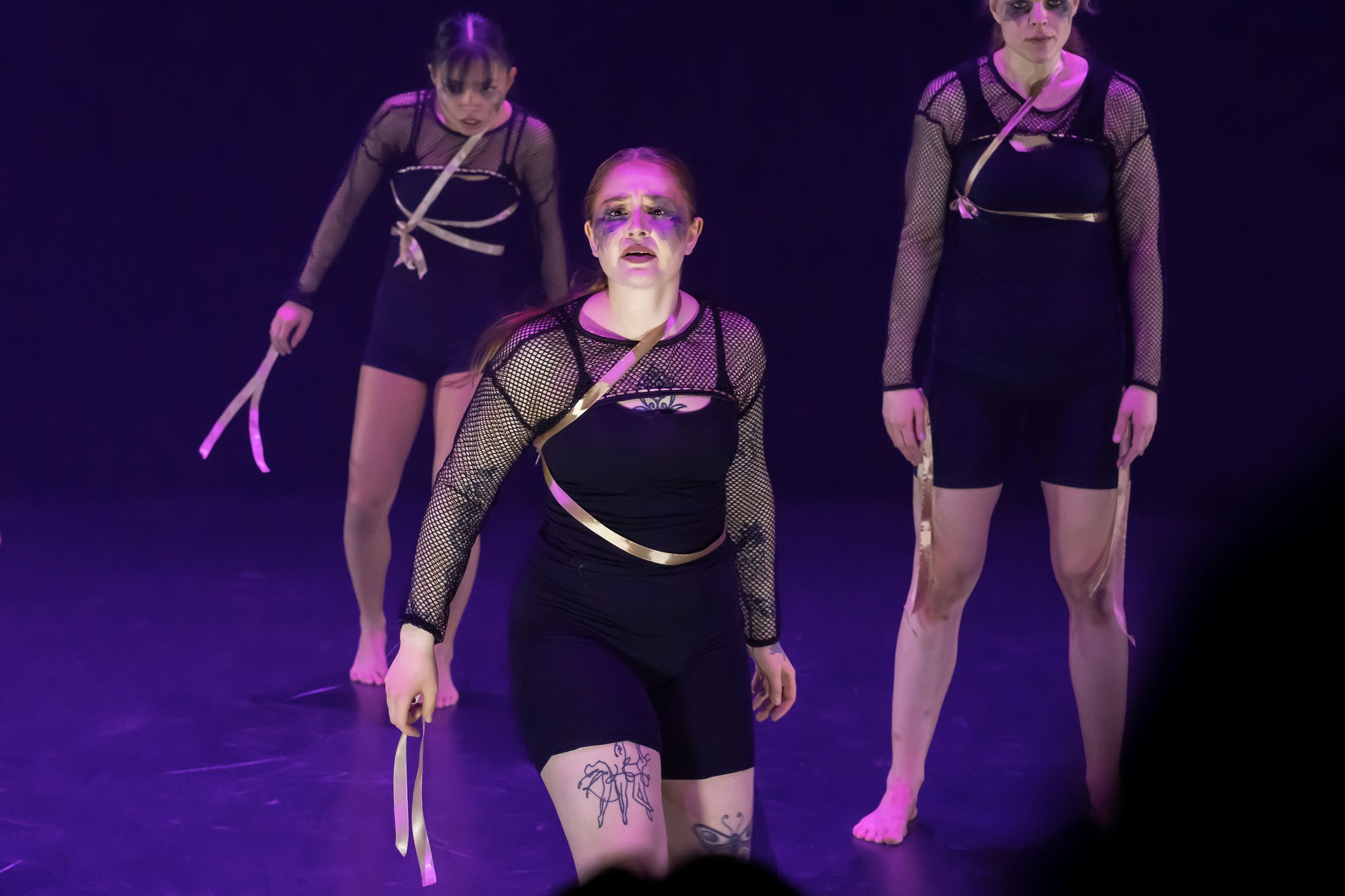 Dans vid KAU (Dansåret och danspedagogiska året på Karlstads universitet) Vårshow 2026 med Systerskap av Karin Lilja. Fotograf Rebecca Nordi