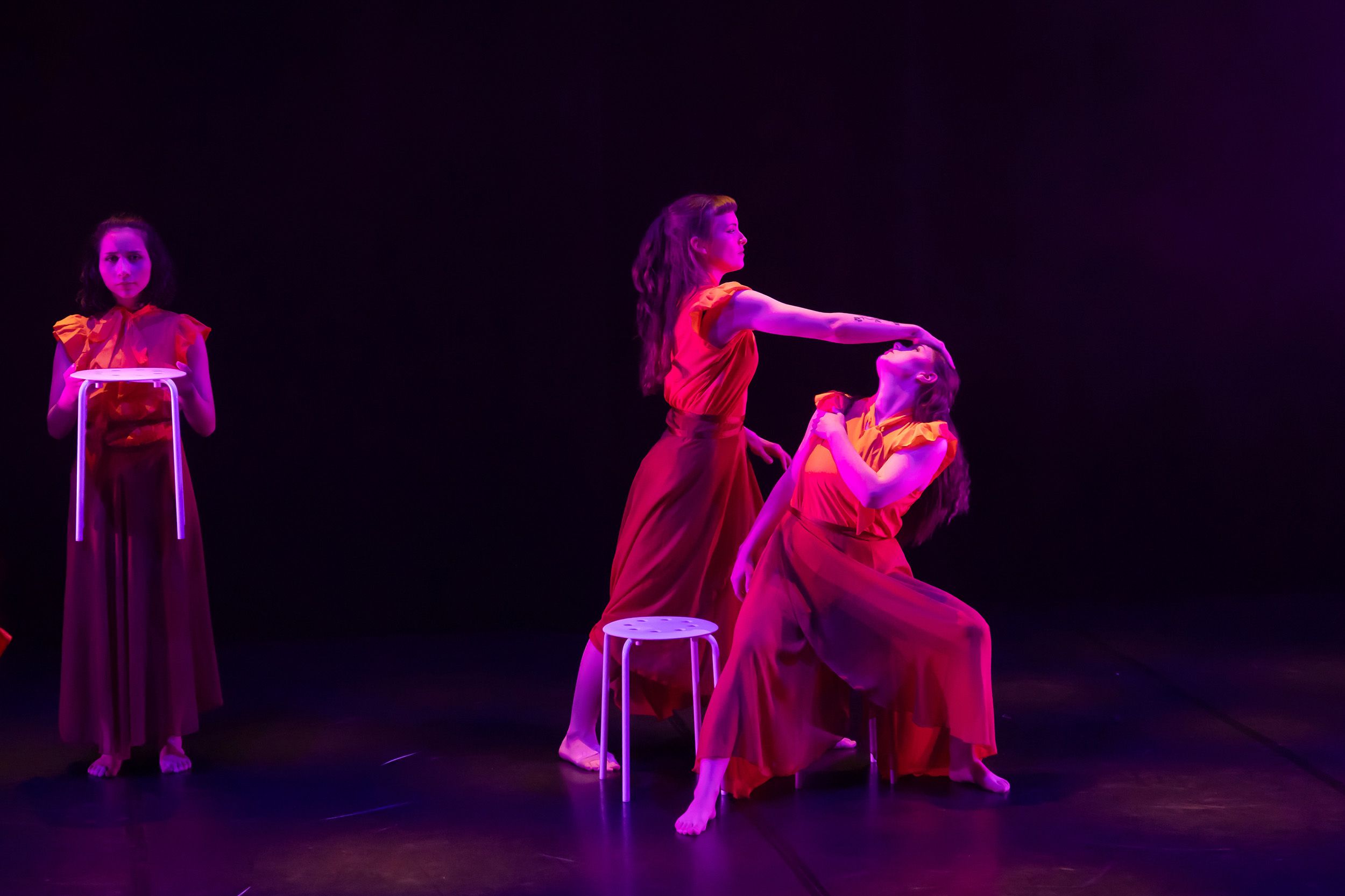 Dans vid KAU (Dansåret och danspedagogiska året på Karlstads universitet) Vårshow 2026 med Systerskap av Karin Lilja. Fotograf Rebecca Nordi