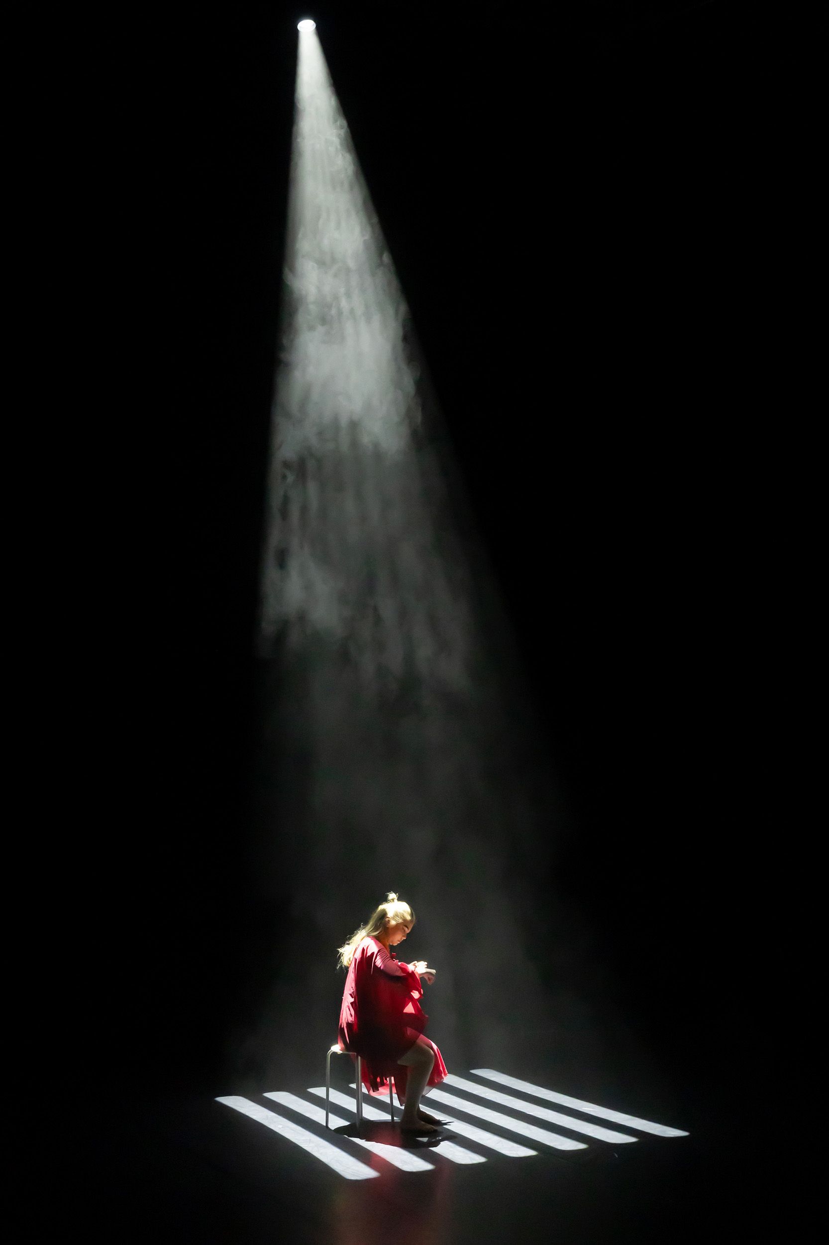 Dans vid KAU (Dansåret och danspedagogiska året på Karlstads universitet) Vårshow 2026 med Systerskap av Karin Lilja. Fotograf Rebecca Nordi