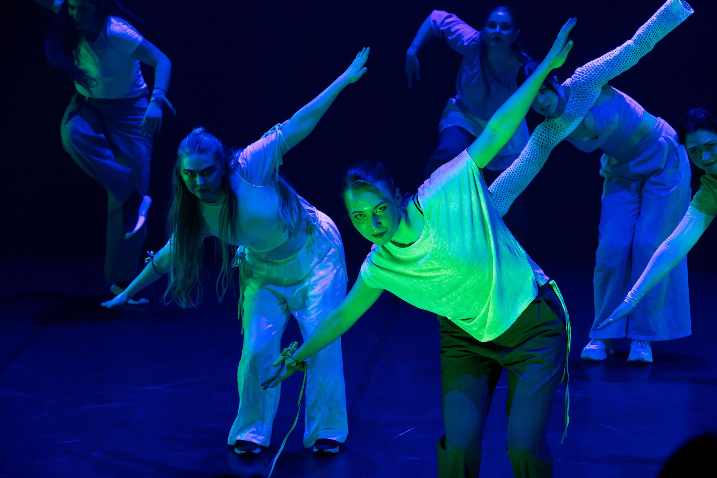 Dans vid KAU (Dansåret och danspedagogiska året på Karlstads universitet) Vårshow 2026 med Systerskap av Karin Lilja. Fotograf Rebecca Nordi