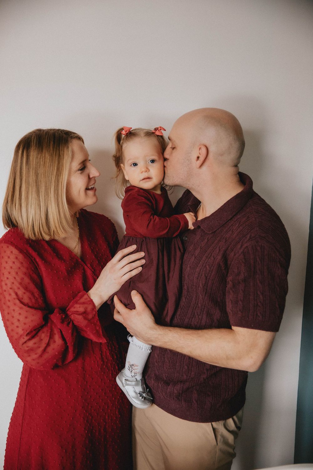 blairsville pa photographer, in home lifestyle portraits, one year old, family portraits, indiana pa, pittsburgh photog, moody, natural