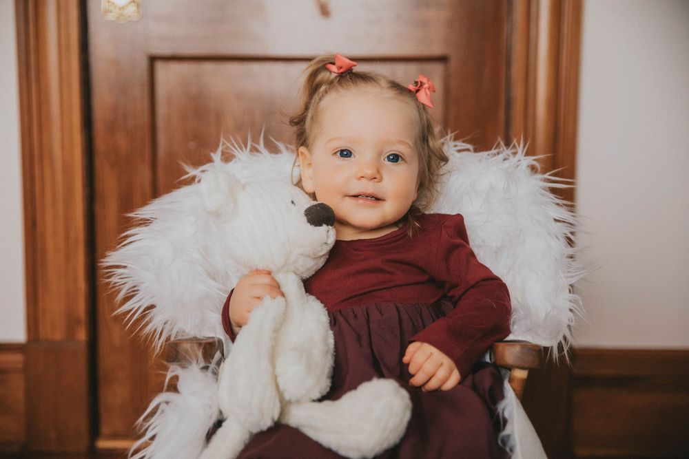 blairsville pa photographer, in home lifestyle portraits, one year old, family portraits, indiana pa, pittsburgh photog, moody, natural