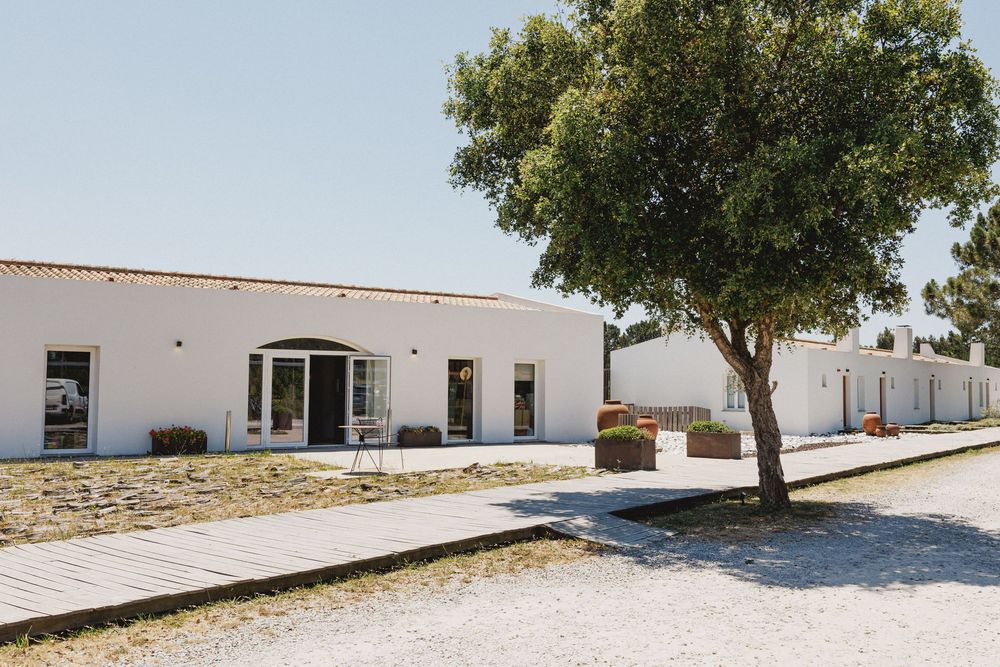 Exterior of Craveiral Farmhouse in Alentejo