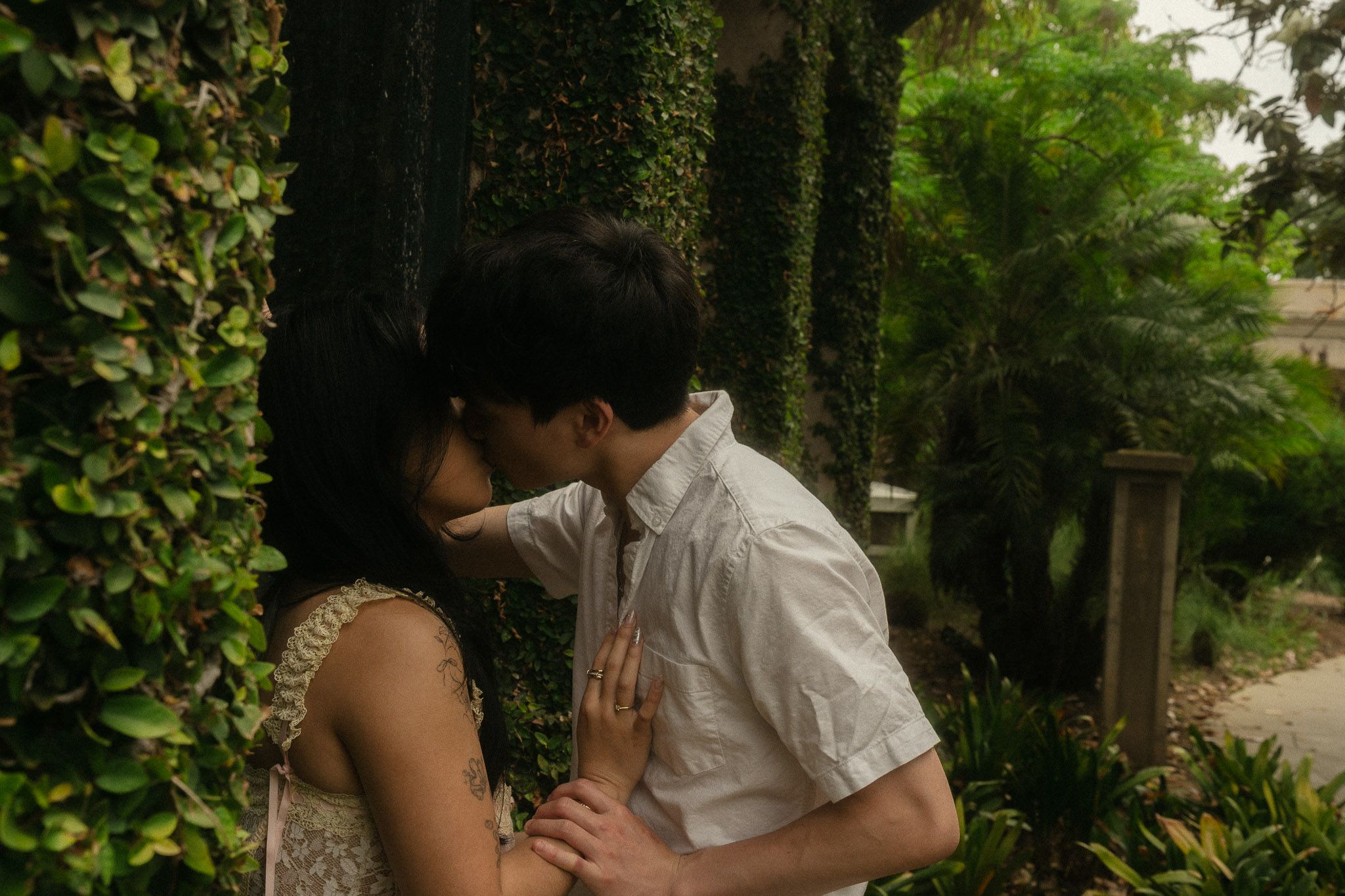 Huntington Library Engagement Photos | Couple Going for a Kiss