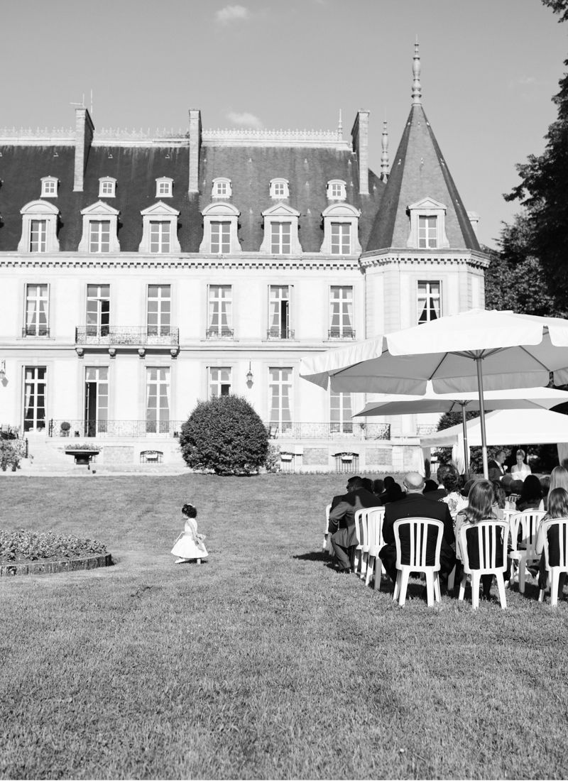 Outdoor wedding ceremony in the gardens of Château de Santeny near Paris