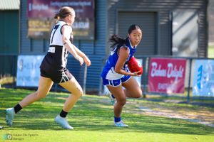 East Ringwood v Surrey Park. Melbourne Sports Photographer.  Running the boundary