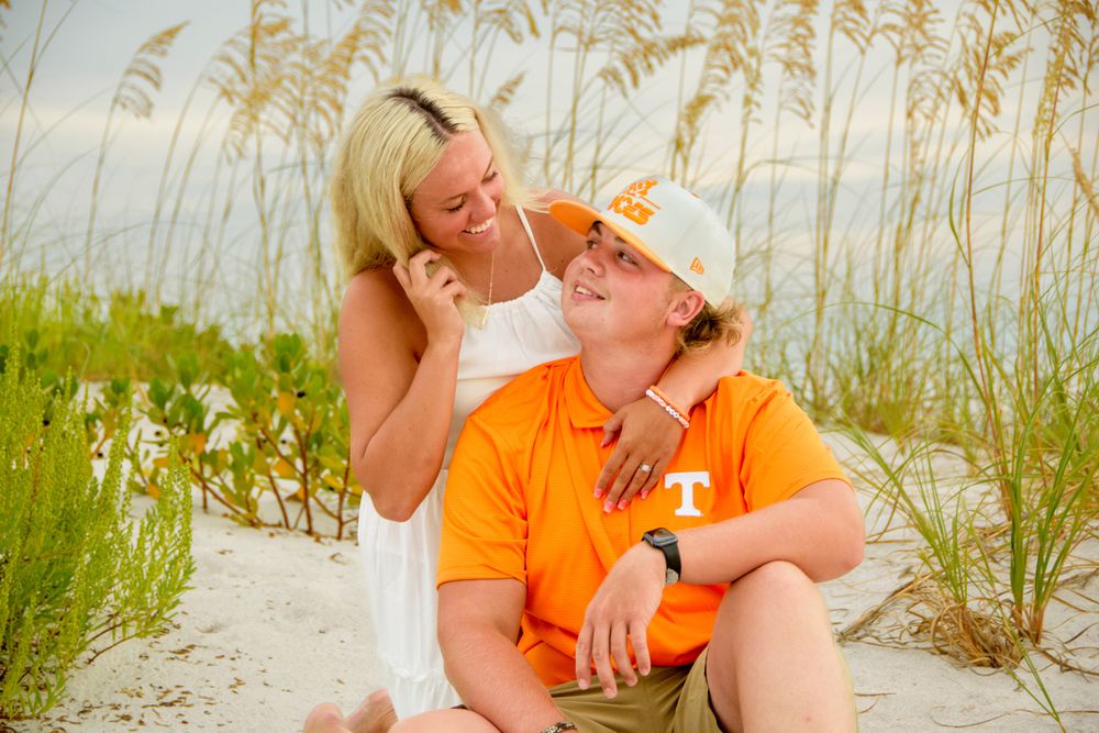 photo of Tennessee couple on beach in New Port Richey
