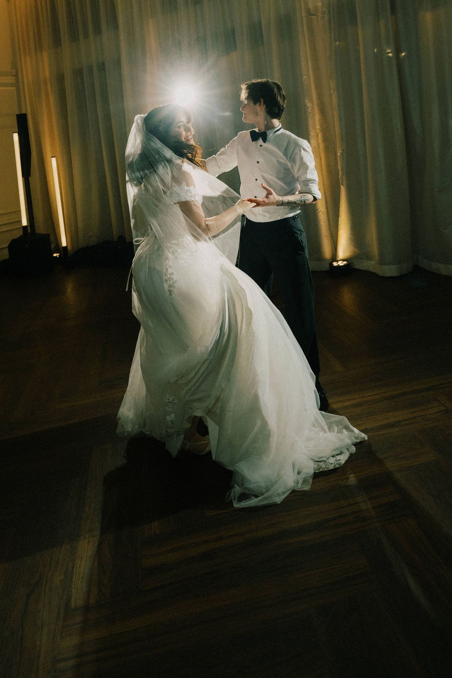 Brisbane wedding photographer capturing fun moments at reception in Braeside Estate