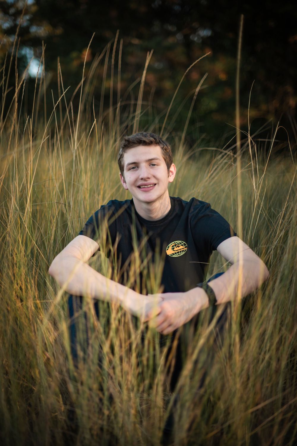 A high school senior portrait during a photoshoot in Spokane Washington during golden hour. By Jessica Rae Photography.