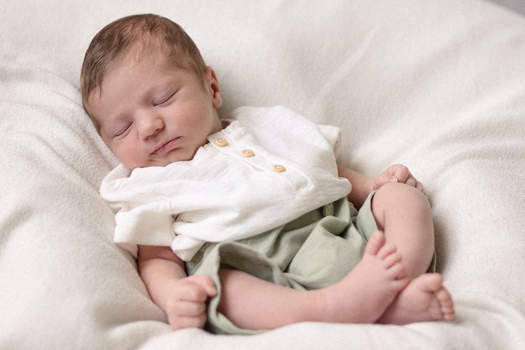 Newborn-kuvaus Espoo Helsinki Vantaa, Newborn-kuvaaja pääkaupunkiseutu, vastasyntyneenkuvaus kotona, newborn photoshoot, babyphotographer