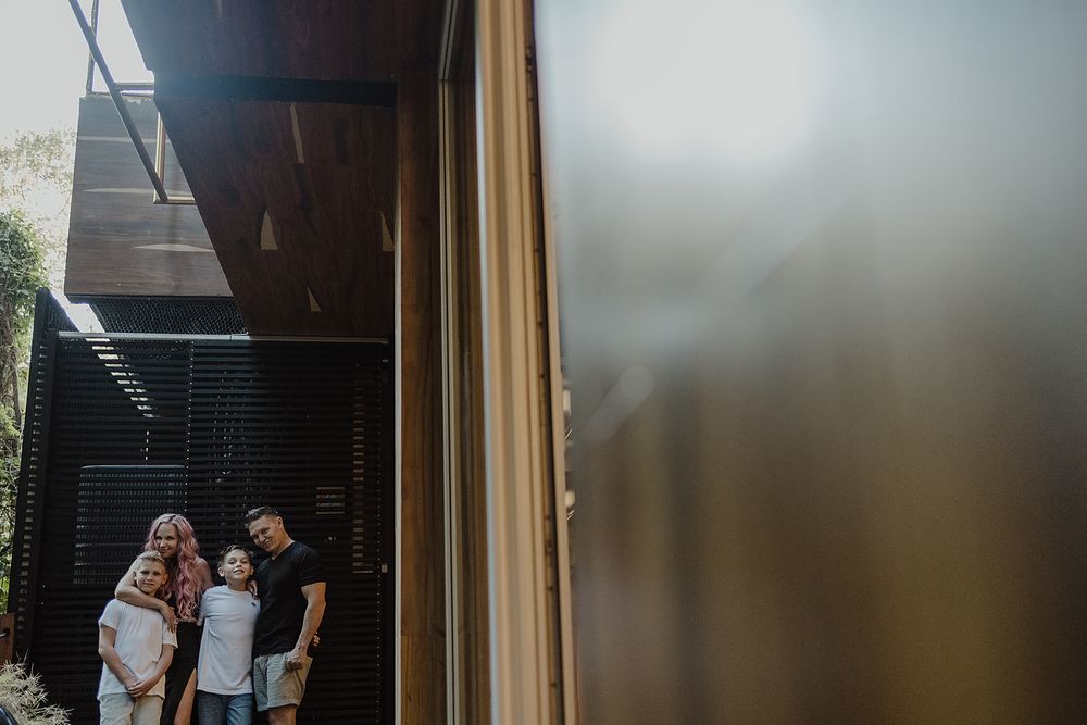 Family framed in architectural lines of Residencia Art Project during Playa del Carmen photoshoot.