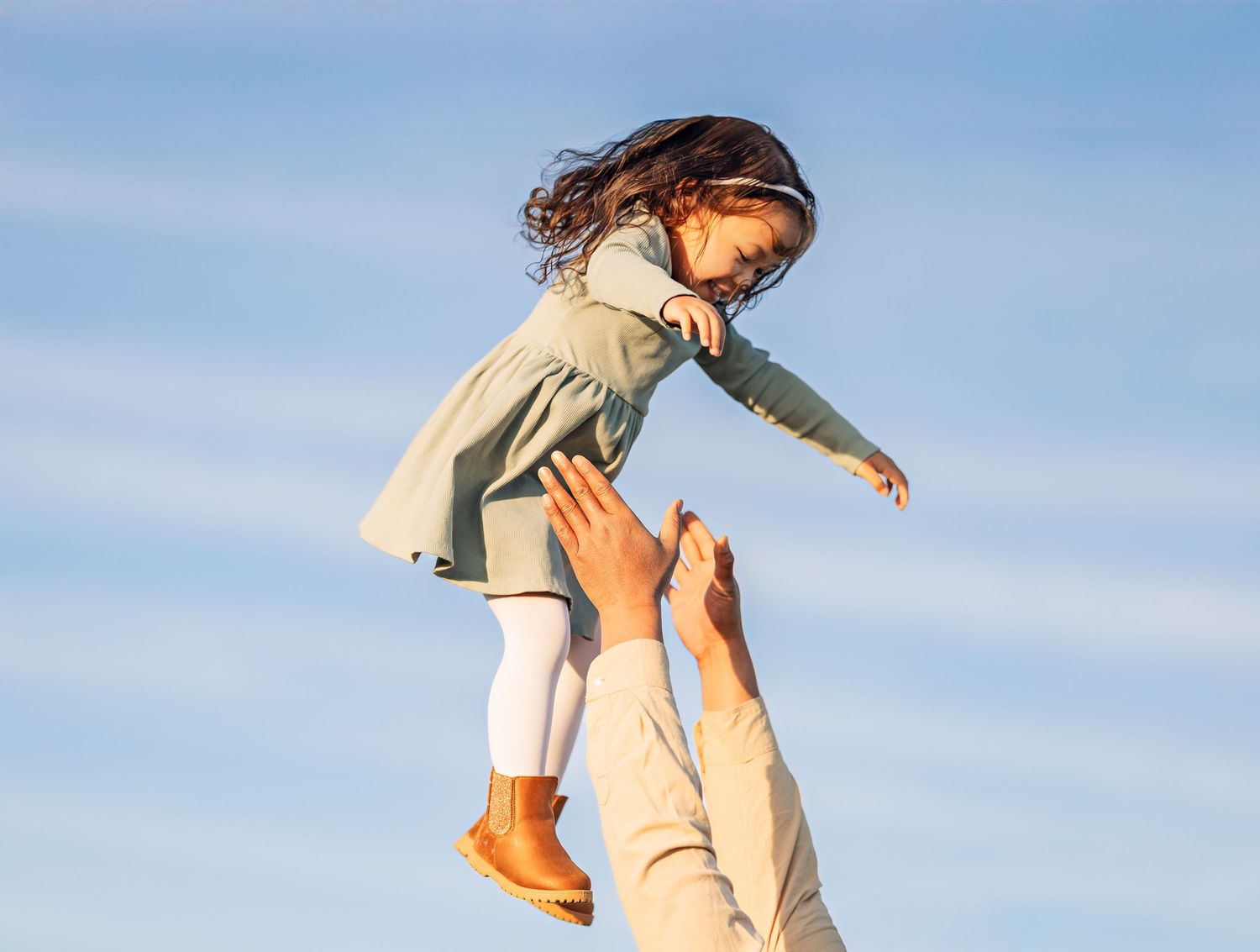 Kids outdoor photos by Nikolina Photography.