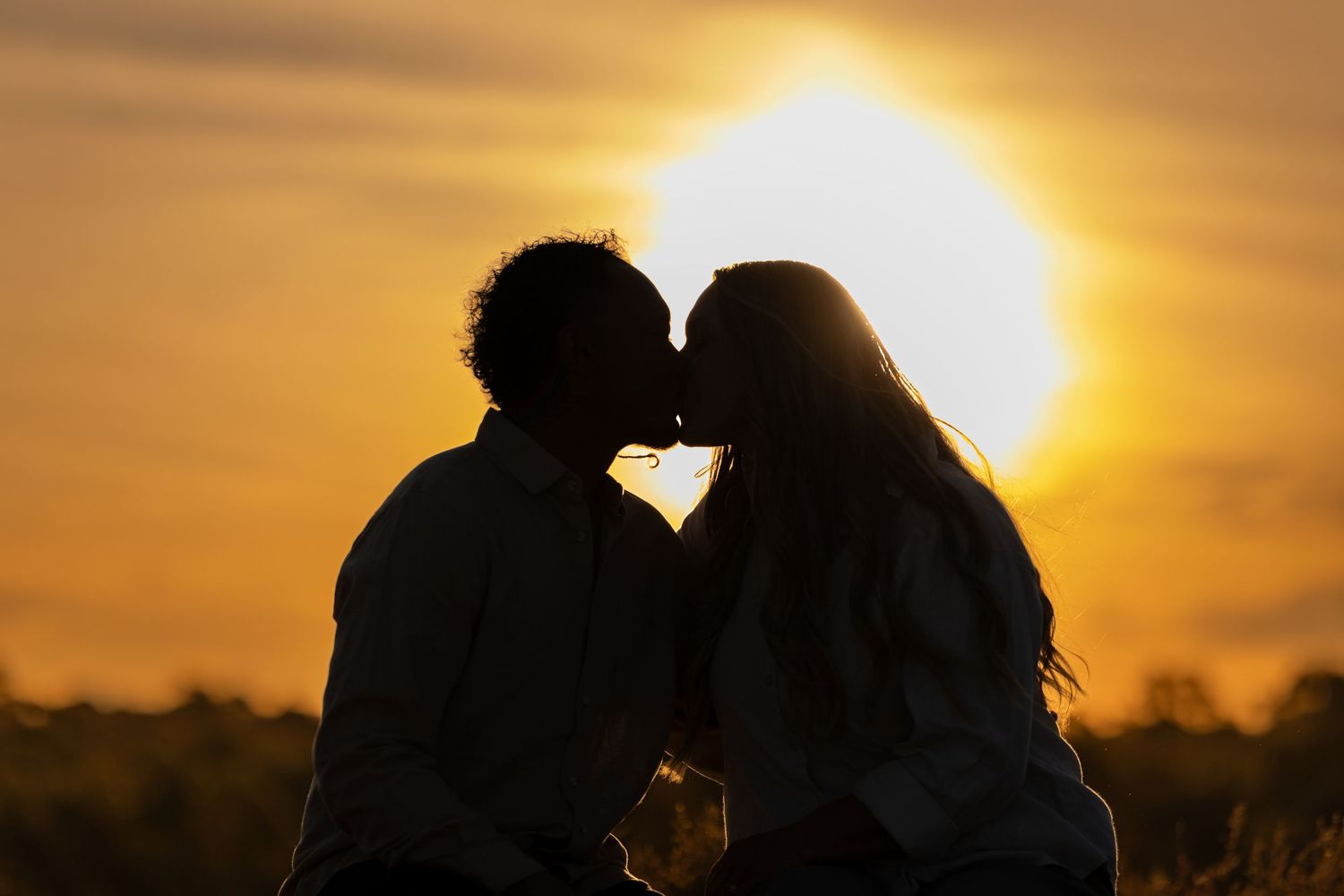 Sunset kiss by Nikolina Photography, Shepparton portrait photographer.