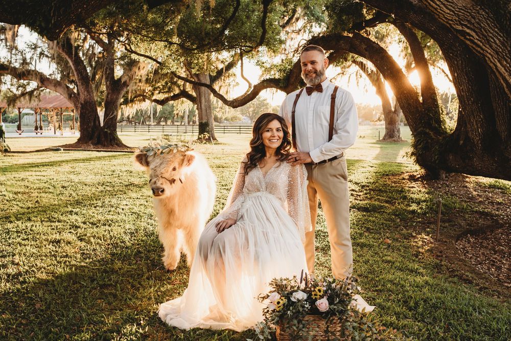 Romantic sunset wedding photos at a Florida wedding venue