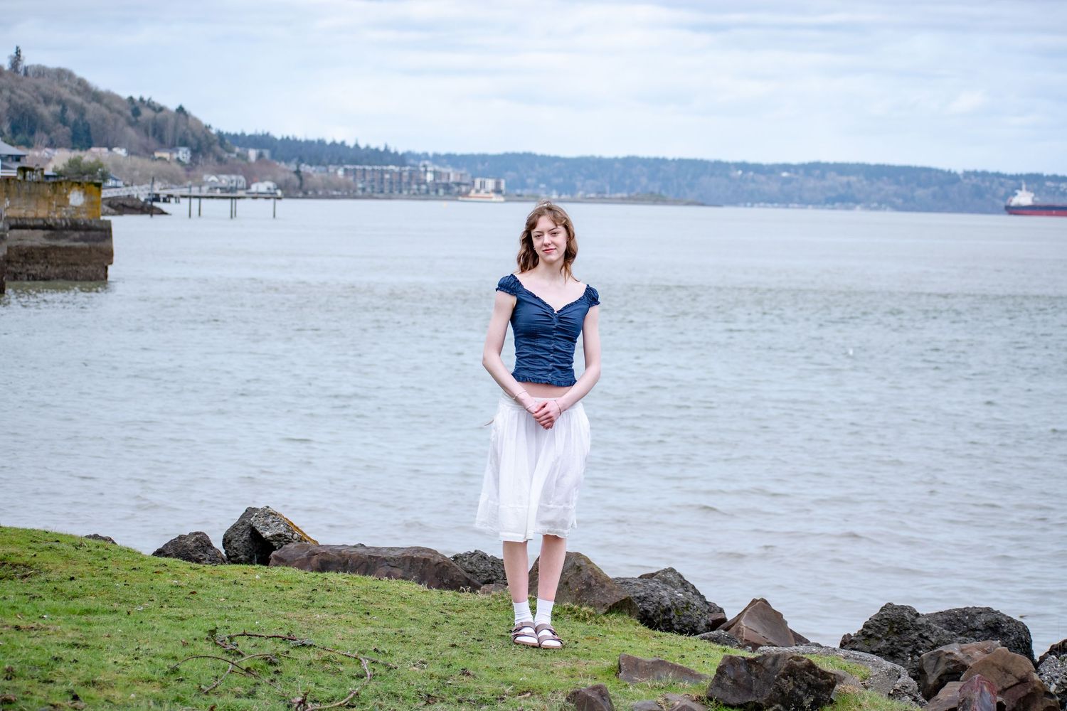 Wide angle senior portrait overlooking Commencement Bay in Tacoma