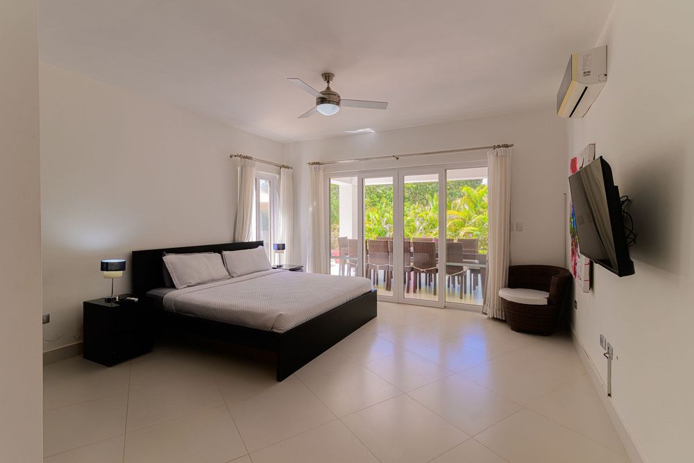 Ocean view 6-bedroom villa with en-suite bathrooms, infinity pool, and lush tropical surroundings.
