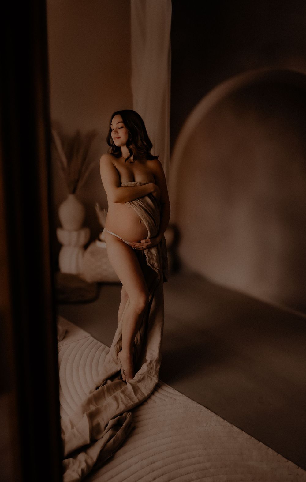 Maternity boudoir