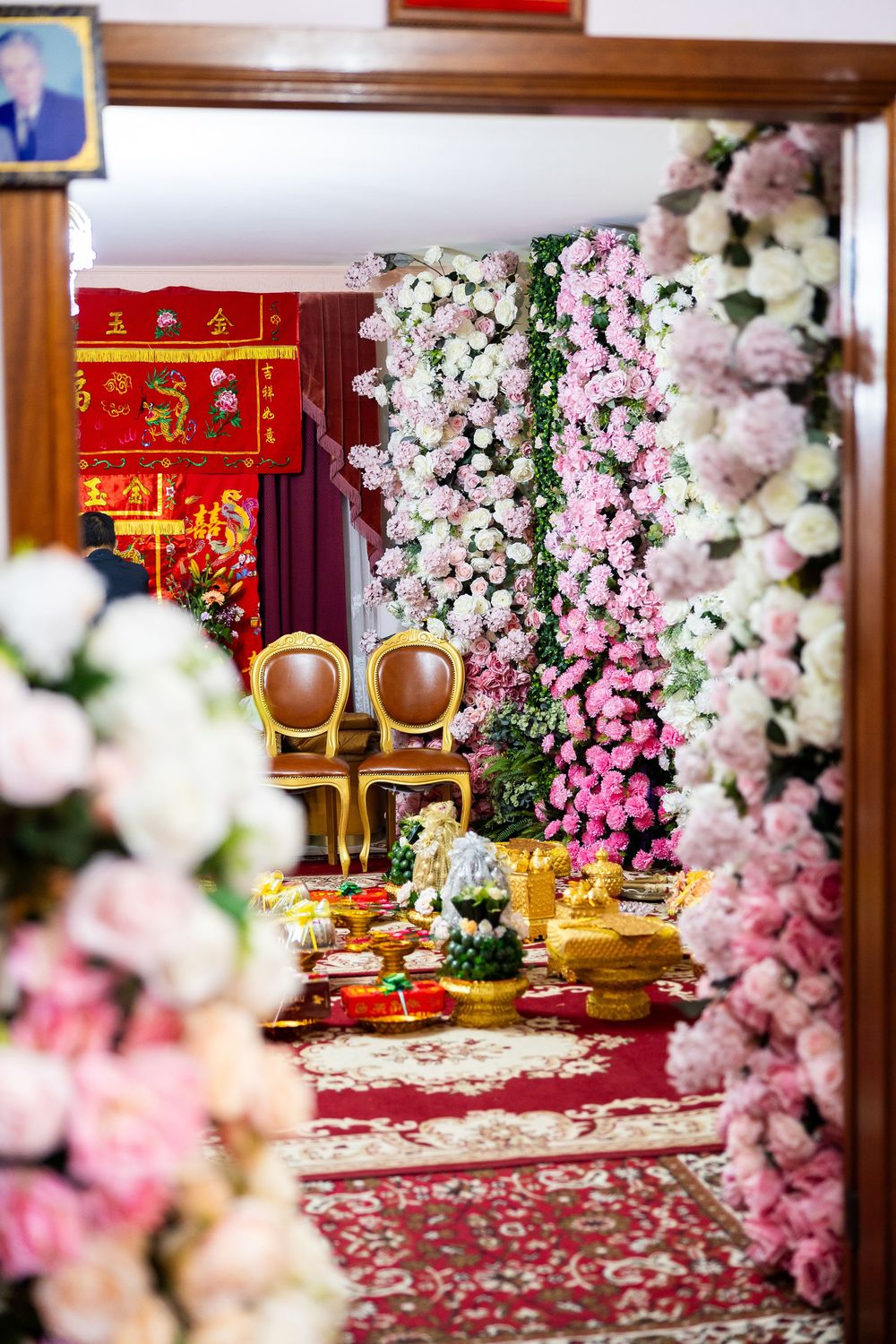 bride and groom in traditional Chinese attire