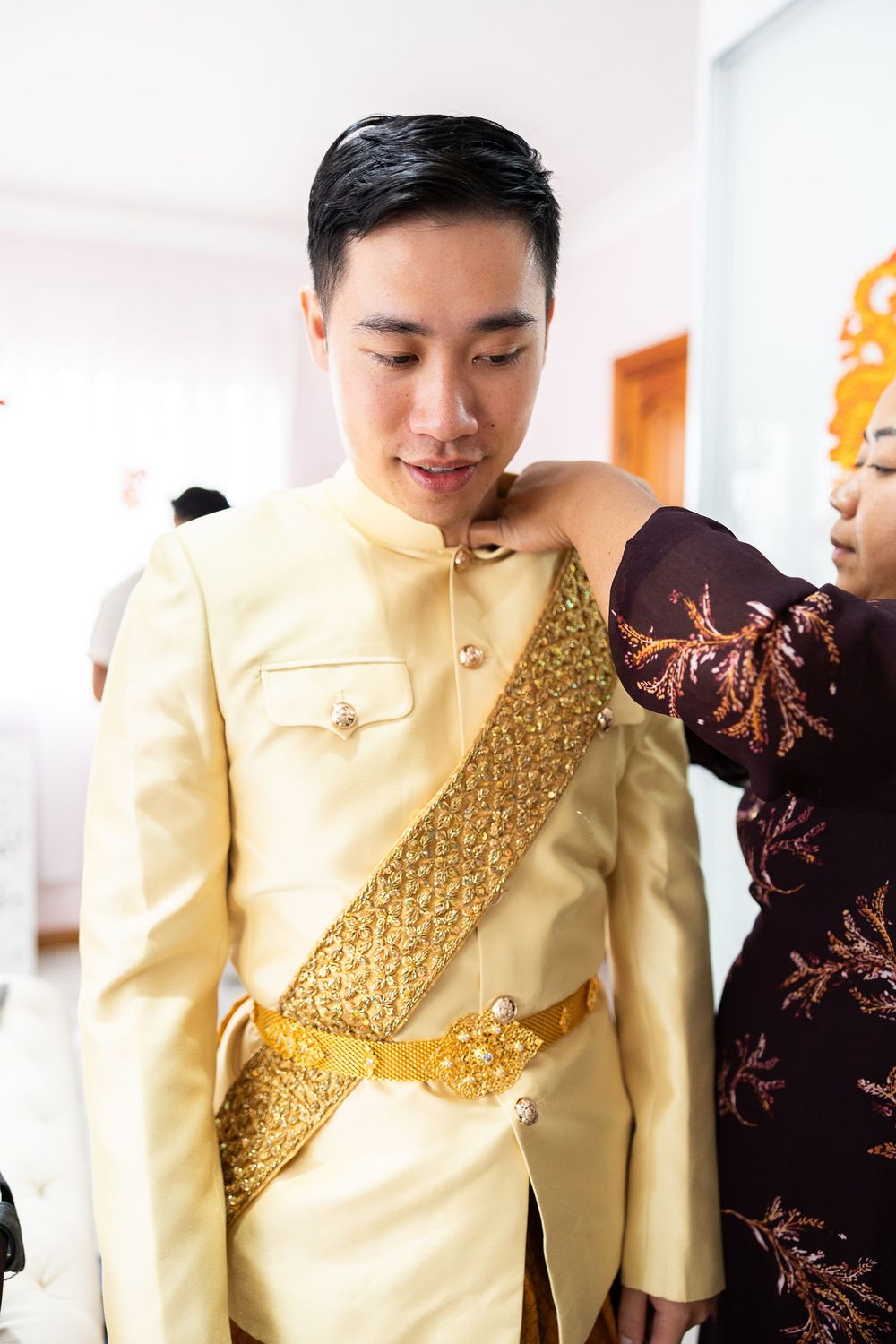 bride and groom in traditional Chinese attire