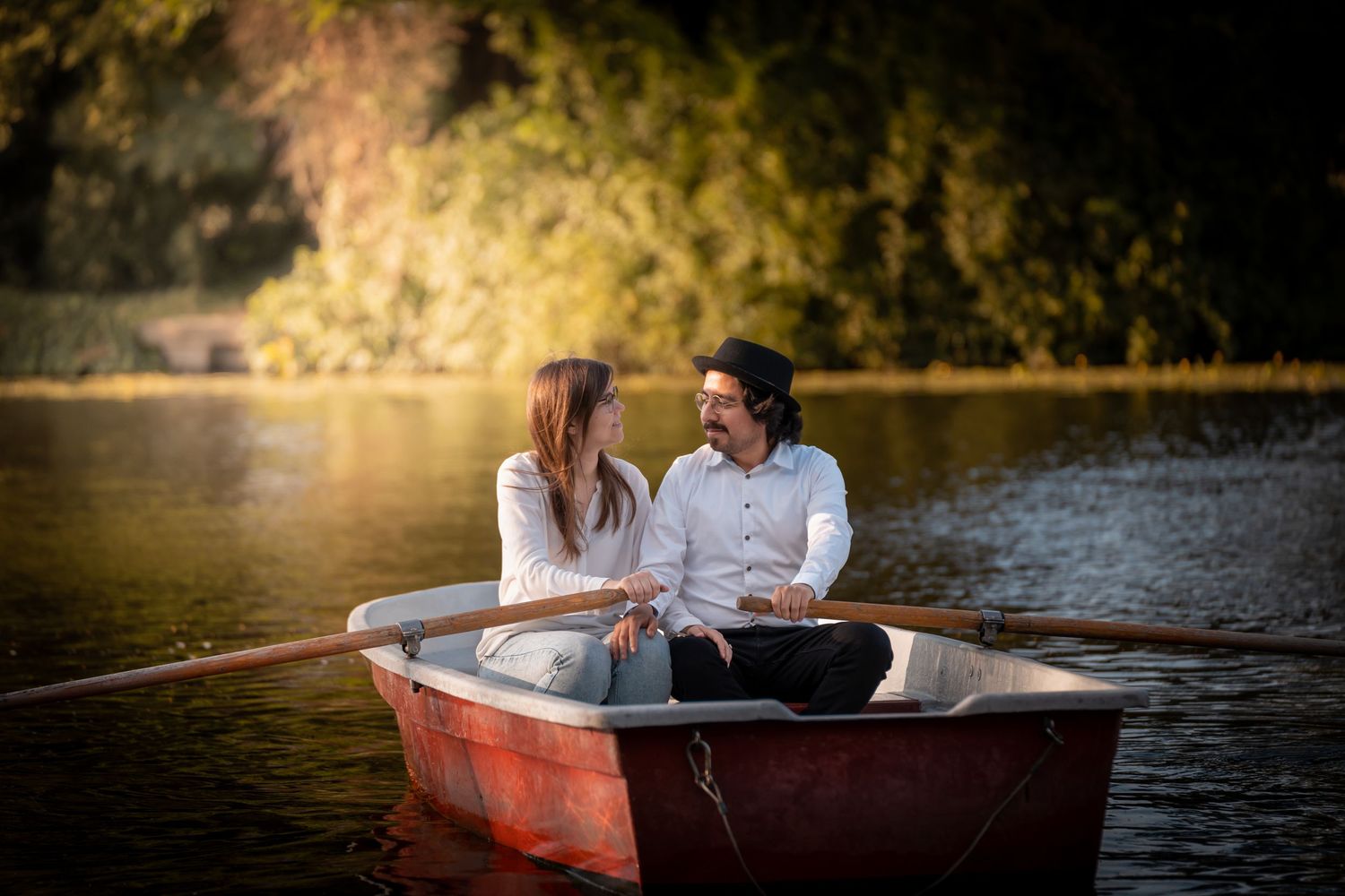 Romantisches Paar Shooting auf dem Wasser in Berlin