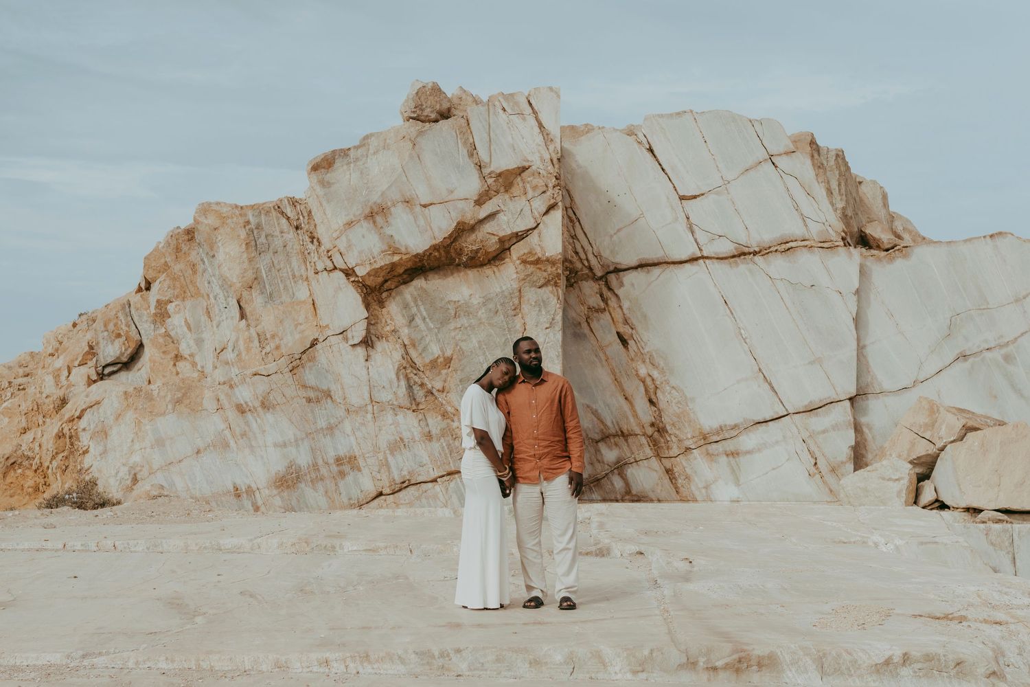 Couple at granite hill for a photoshoot