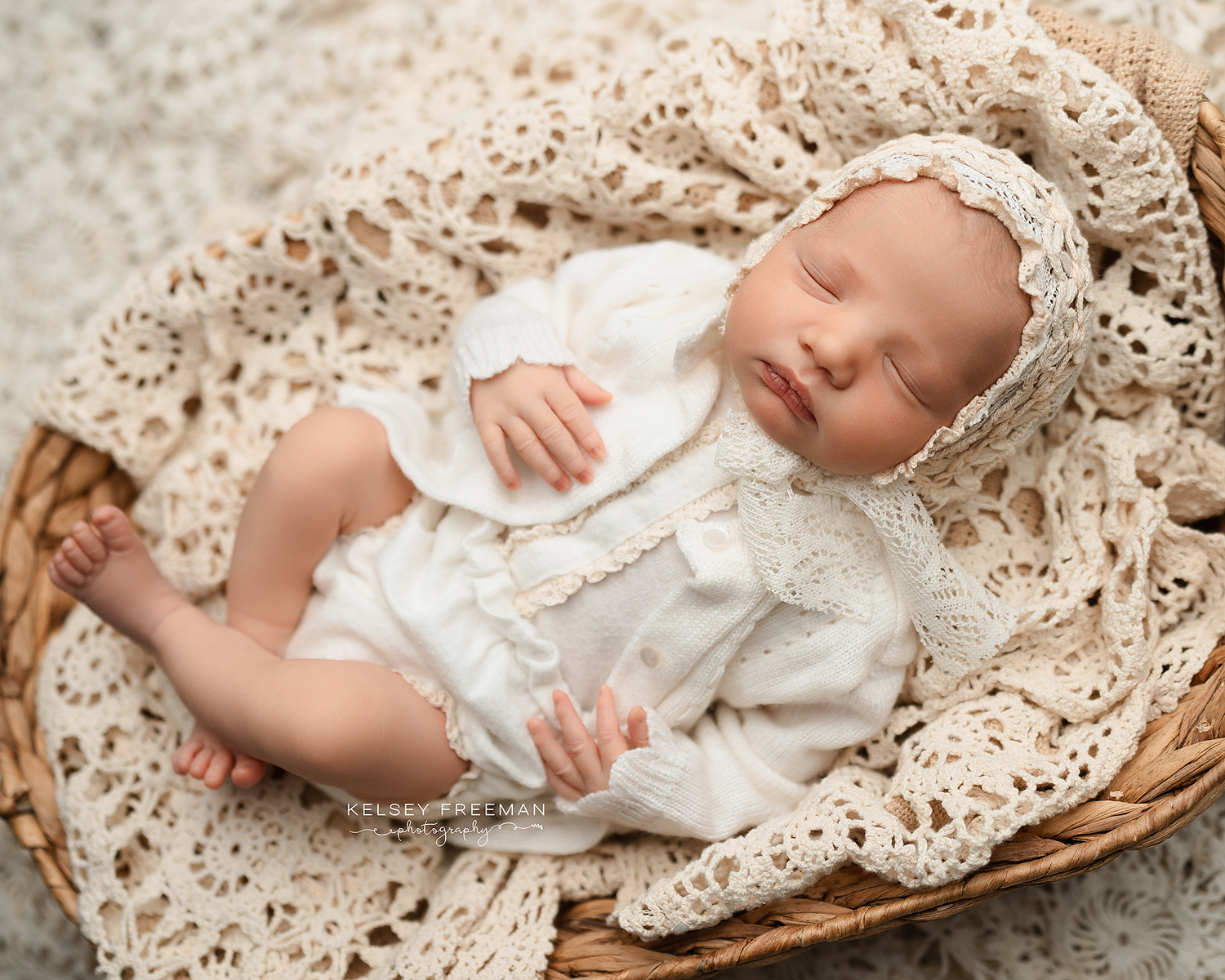 Newborn photography studio located in between Atlanta, Georgia and Birmingham, Alabama with full service photo studio.