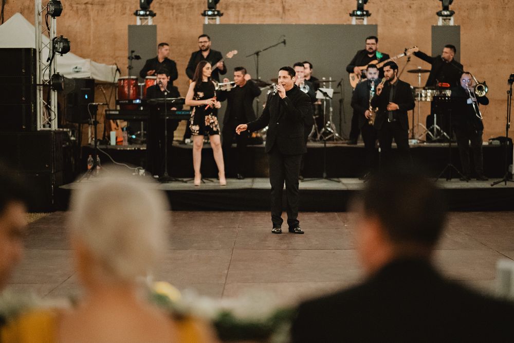 Cantante del grupo Playa Azul durante la boda