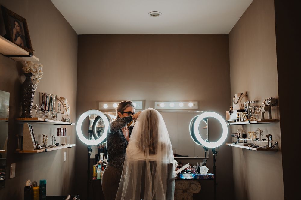 Maquillaje de la novia en preparación para la boda