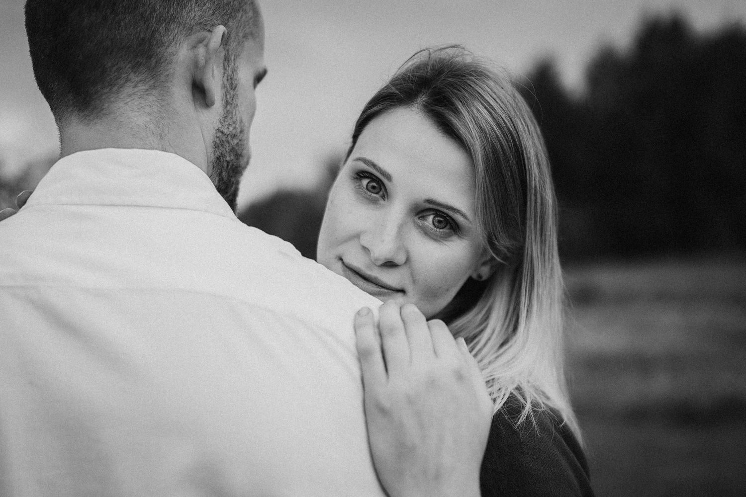 sesja ciążowa plenerowa Katowice sesja brzuszkowa w plenerze sesja w stajni fotograf Katowice Śląsk sesja zdjęciowa ciąża zdjęcia ciążowe