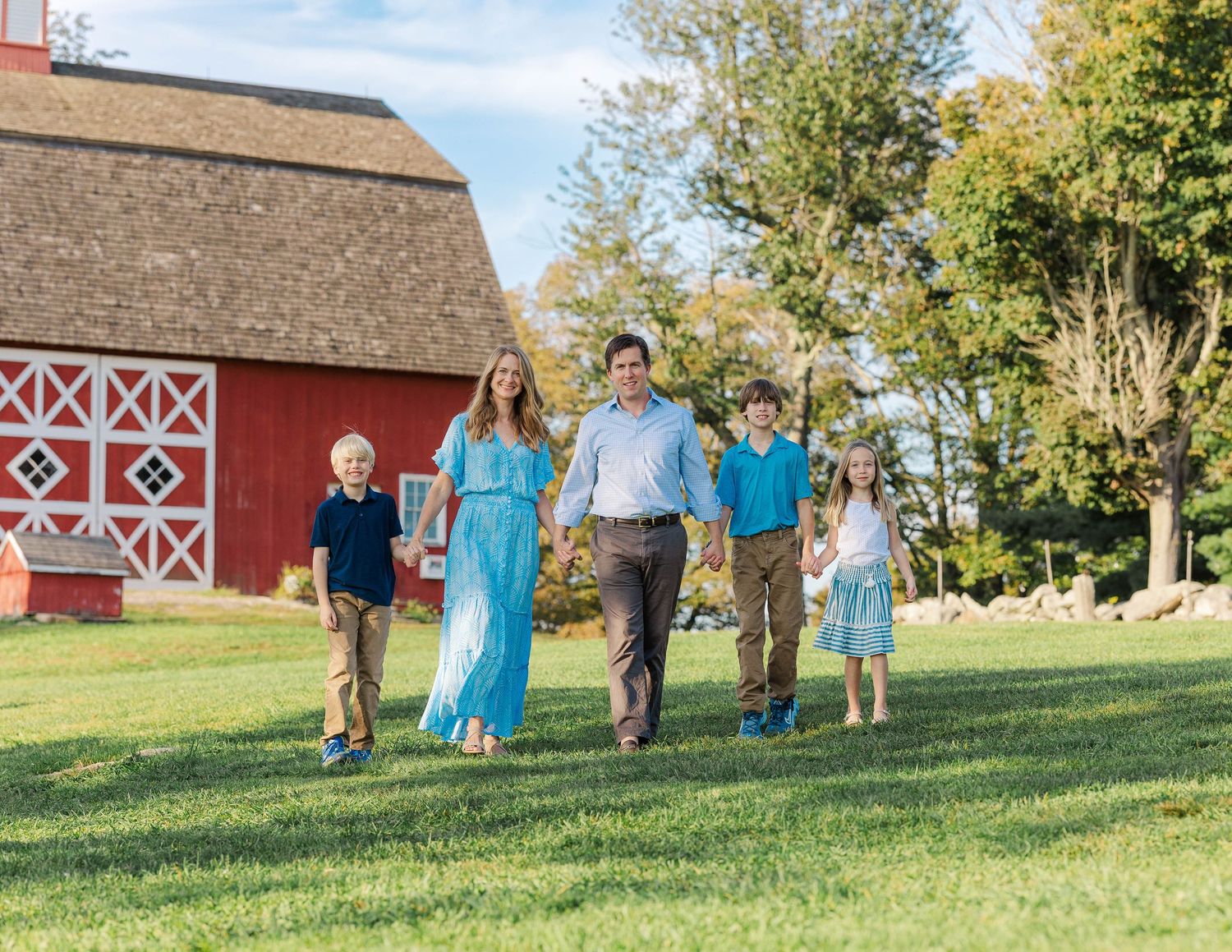 Natural, light-filled family, senior, children & couples photography in Ridgefield, Fairfield, Danbury, Wilton, Westport & New Canaan, CT.