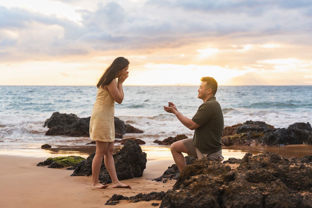 Proposal engagement couple sunset photo at Wailea Maui