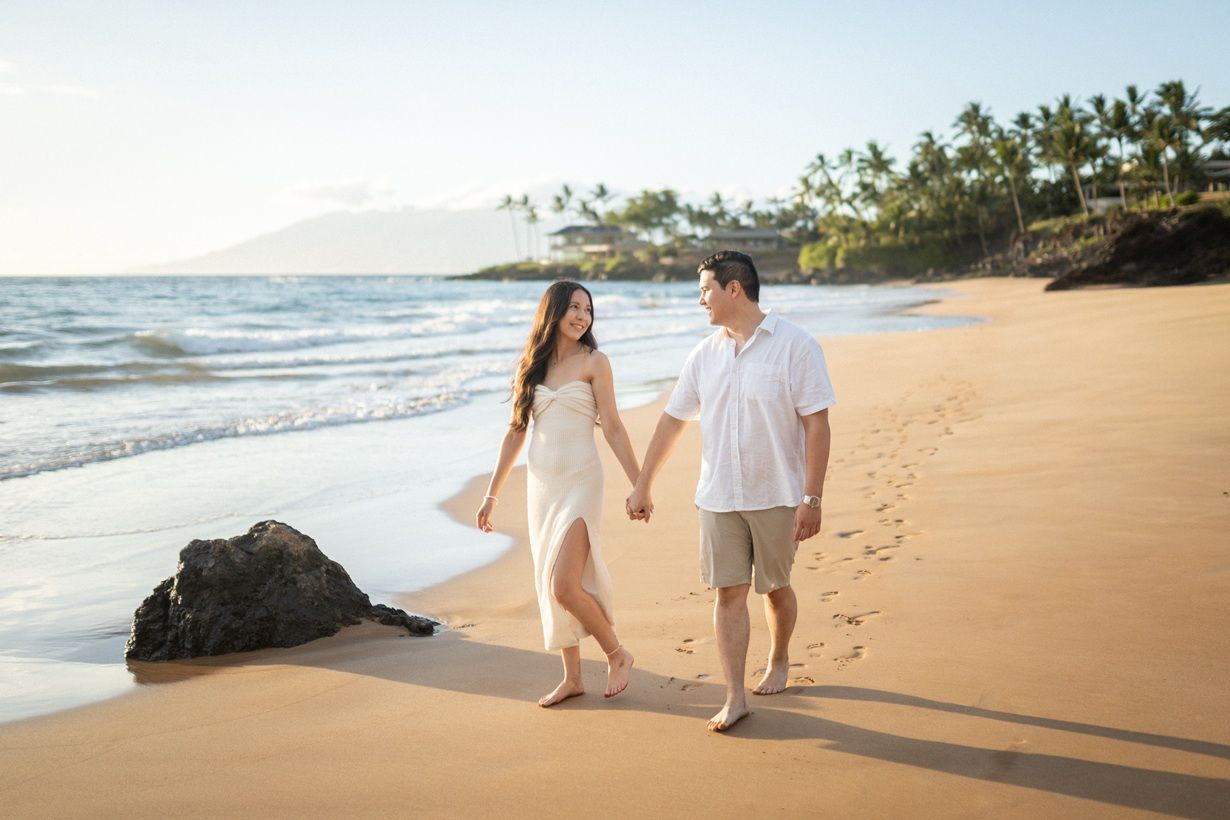 Proposal engagement couple sunset photo at Wailea Maui