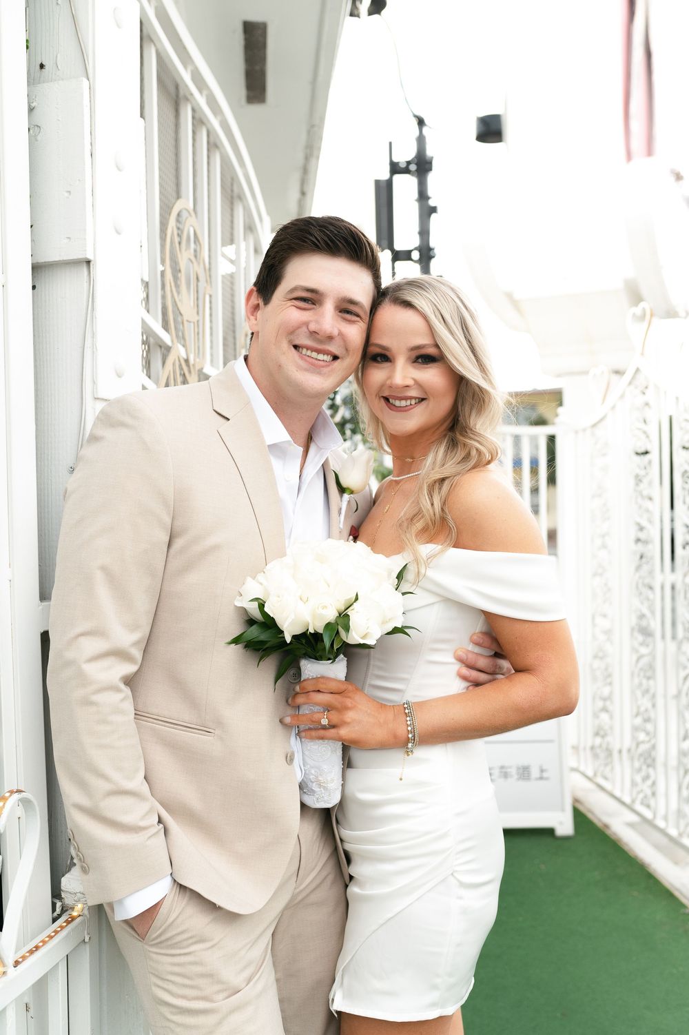Little White chapel and Las Vegas sign wedding