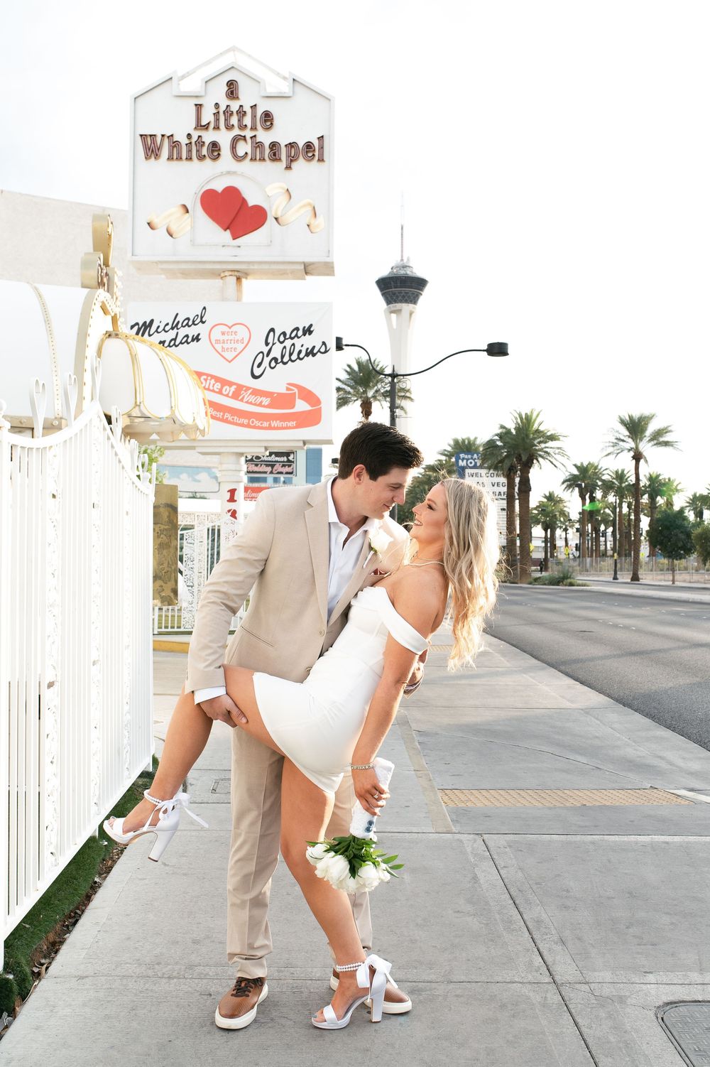 Little White chapel and Las Vegas sign wedding