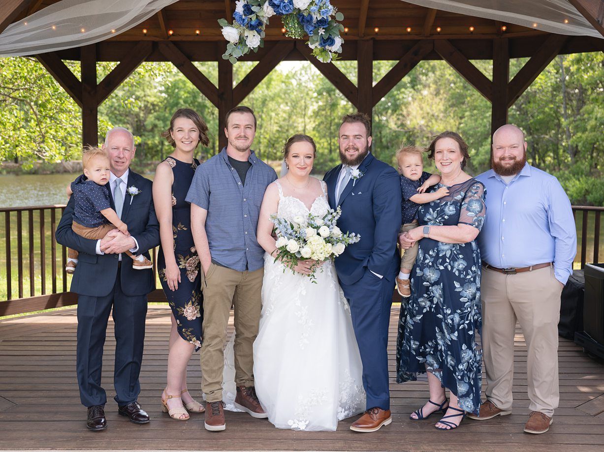 Beautiful Summer Wedding at Timber Oaks Venue by Bartlesville Photographer Kristi Bray