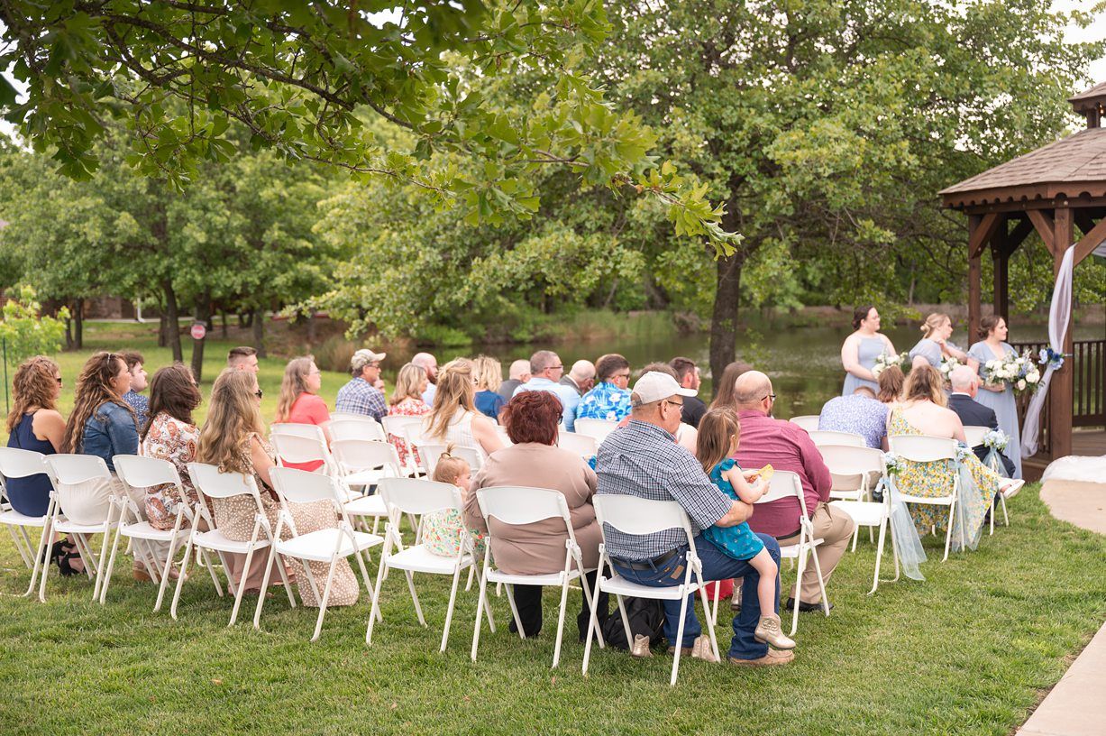 Beautiful Summer Wedding at Timber Oaks Venue by Bartlesville Photographer Kristi Bray