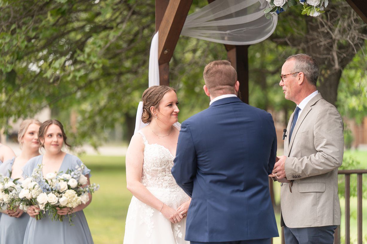 Beautiful Summer Wedding at Timber Oaks Venue by Bartlesville Photographer Kristi Bray