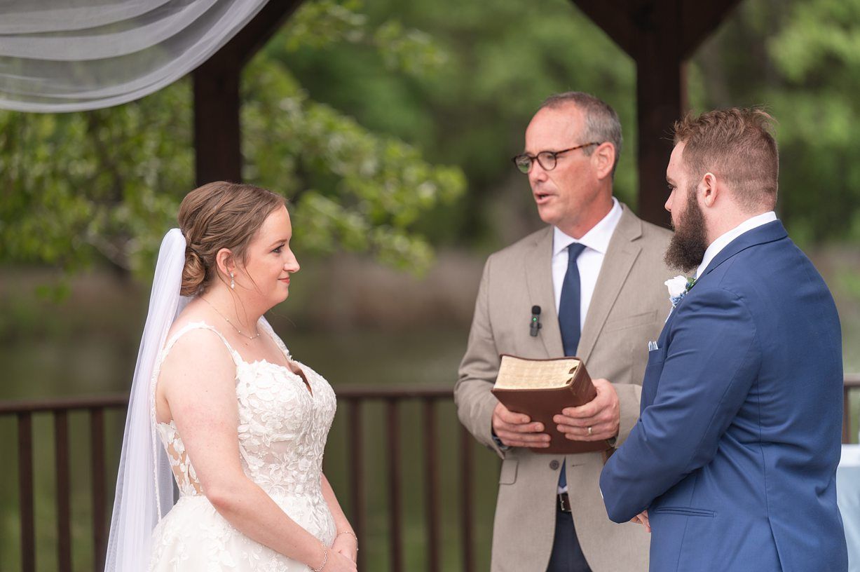 Beautiful Summer Wedding at Timber Oaks Venue by Bartlesville Photographer Kristi Bray