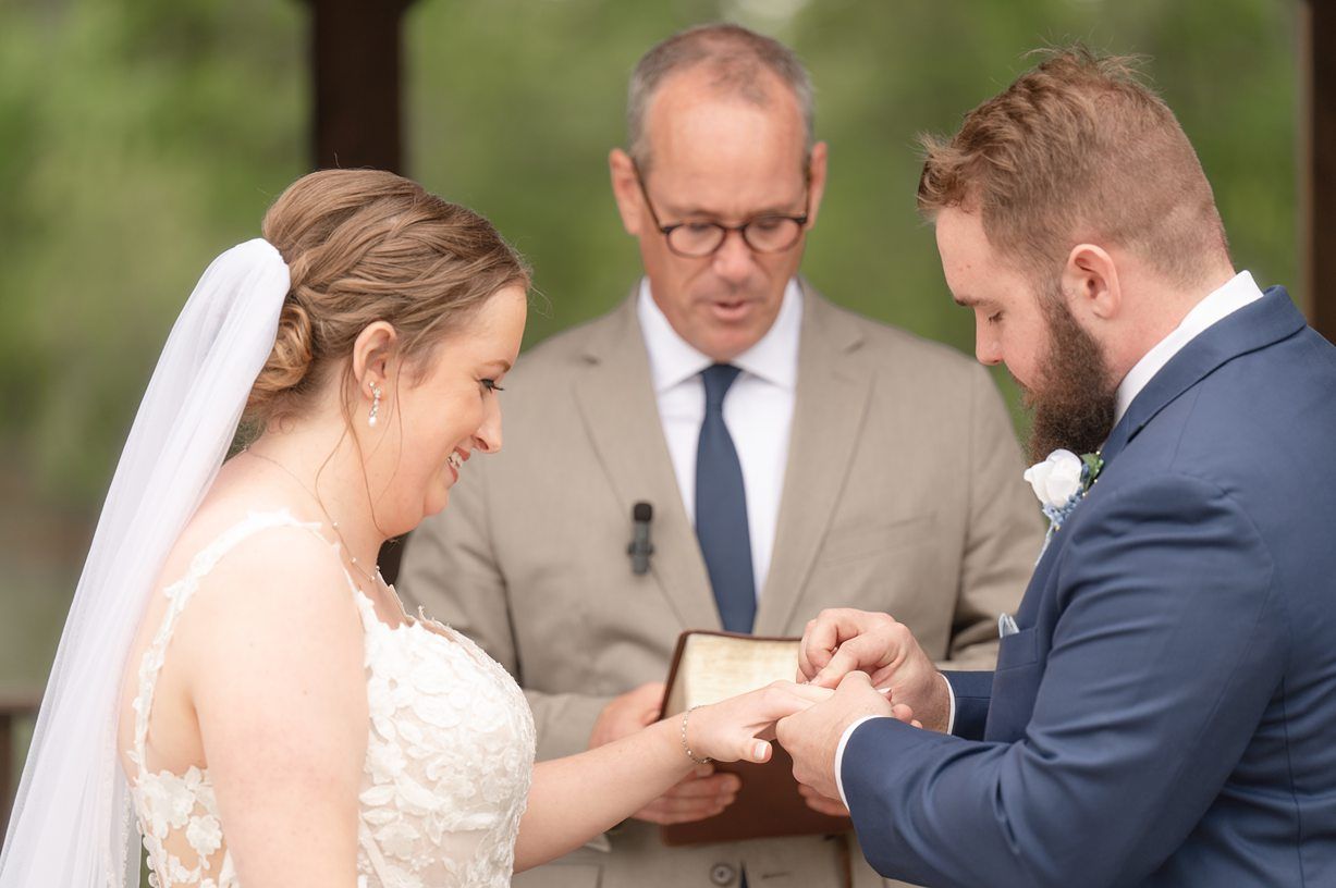 Beautiful Summer Wedding at Timber Oaks Venue by Bartlesville Photographer Kristi Bray