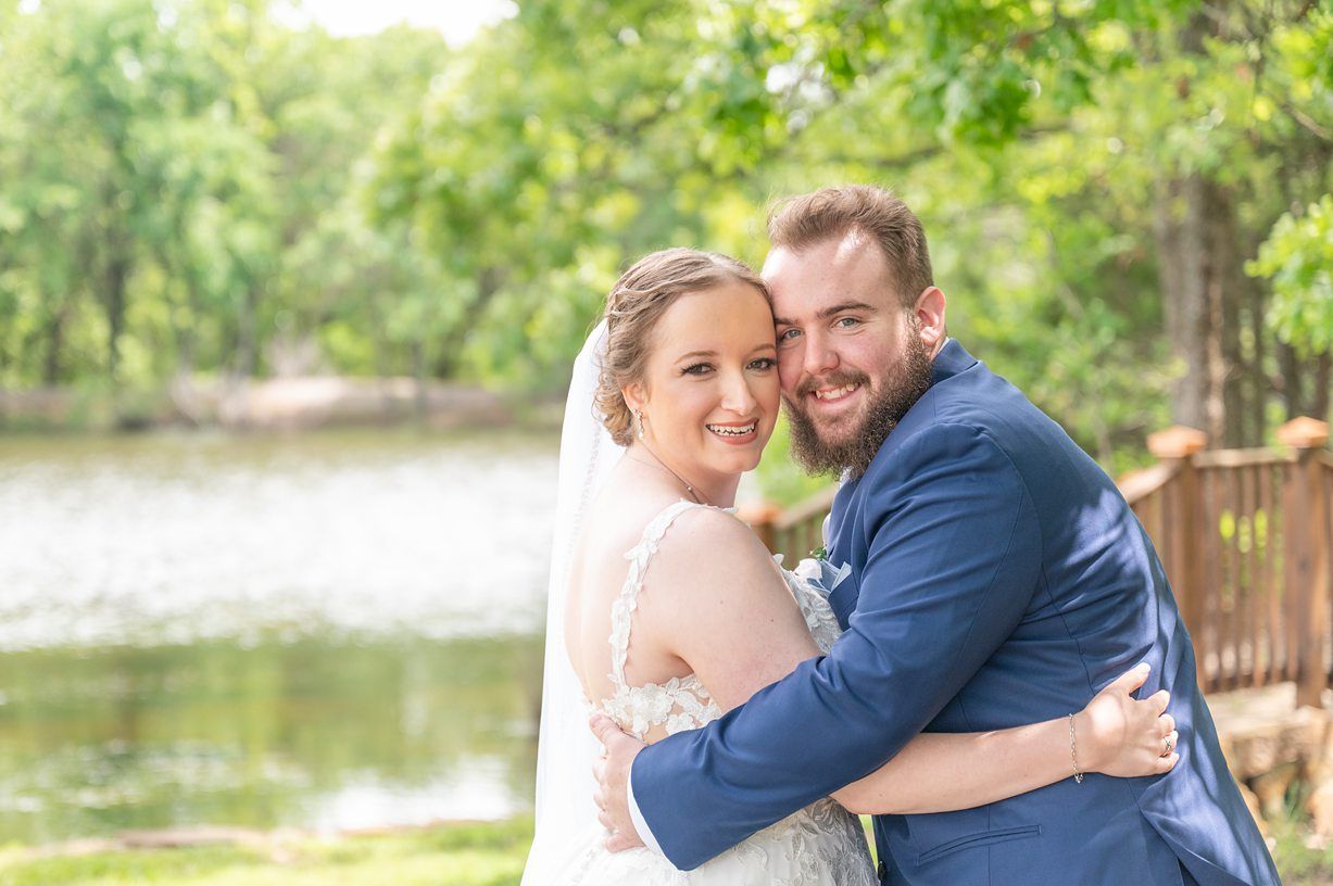 Beautiful Summer Wedding at Timber Oaks Venue by Bartlesville Photographer Kristi Bray
