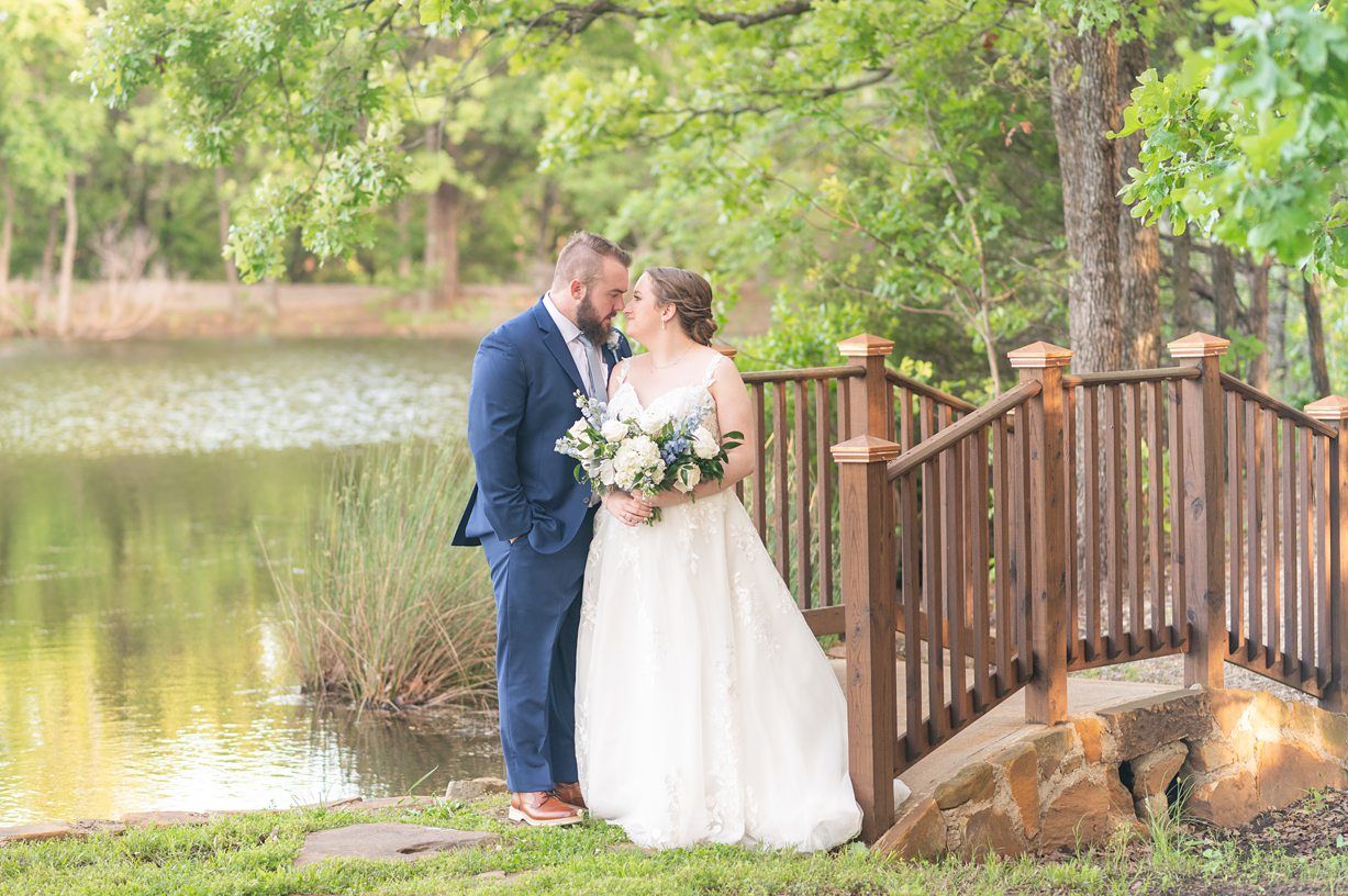 Beautiful Summer Wedding at Timber Oaks Venue by Bartlesville Photographer Kristi Bray