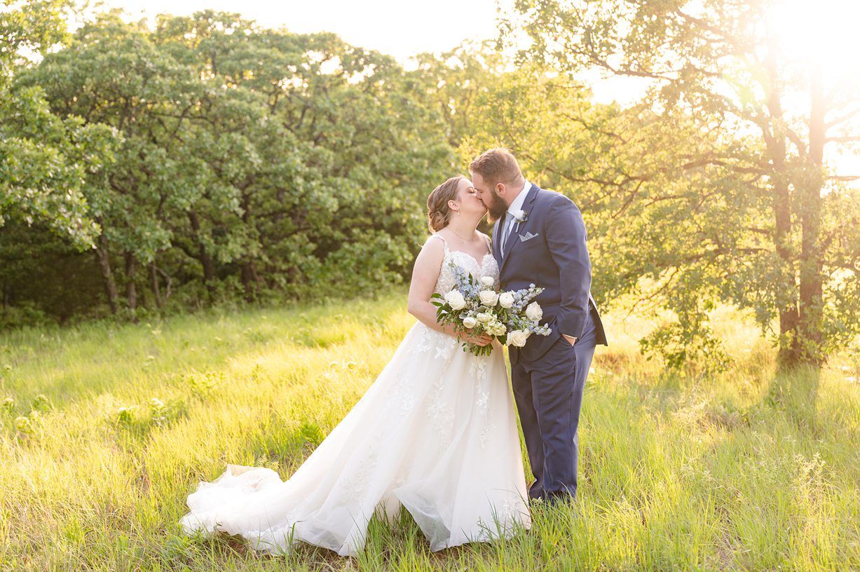 Beautiful Summer Wedding at Timber Oaks Venue by Bartlesville Photographer Kristi Bray