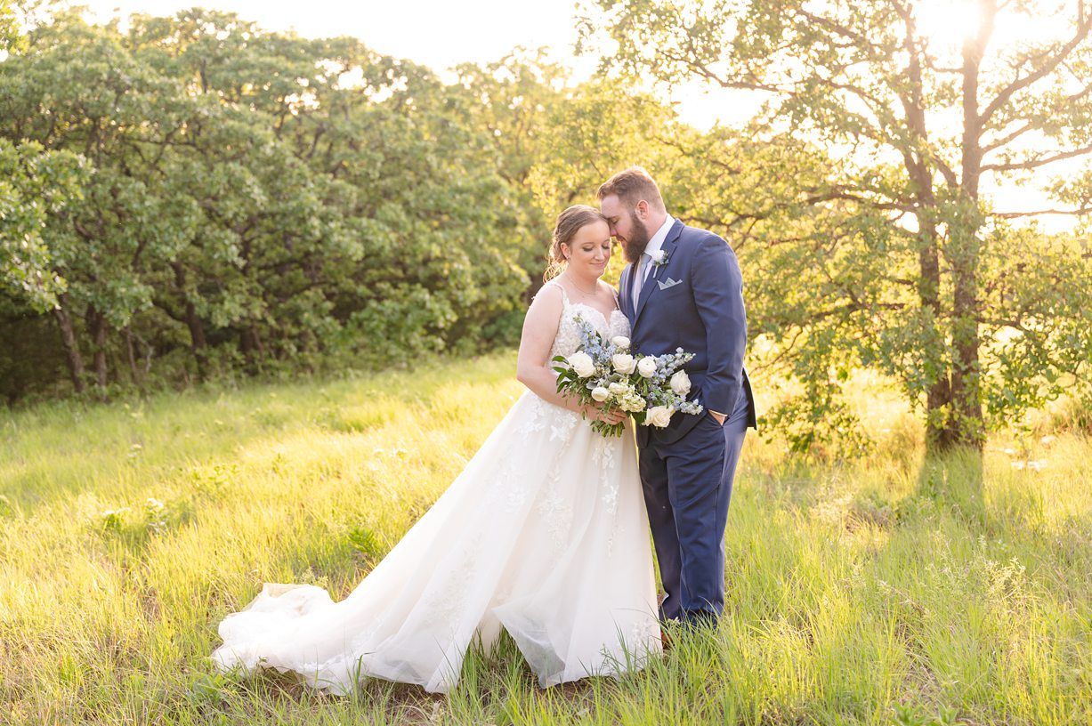Beautiful Summer Wedding at Timber Oaks Venue by Bartlesville Photographer Kristi Bray