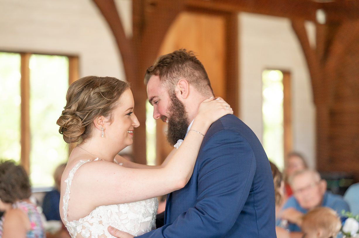 Beautiful Summer Wedding at Timber Oaks Venue by Bartlesville Photographer Kristi Bray