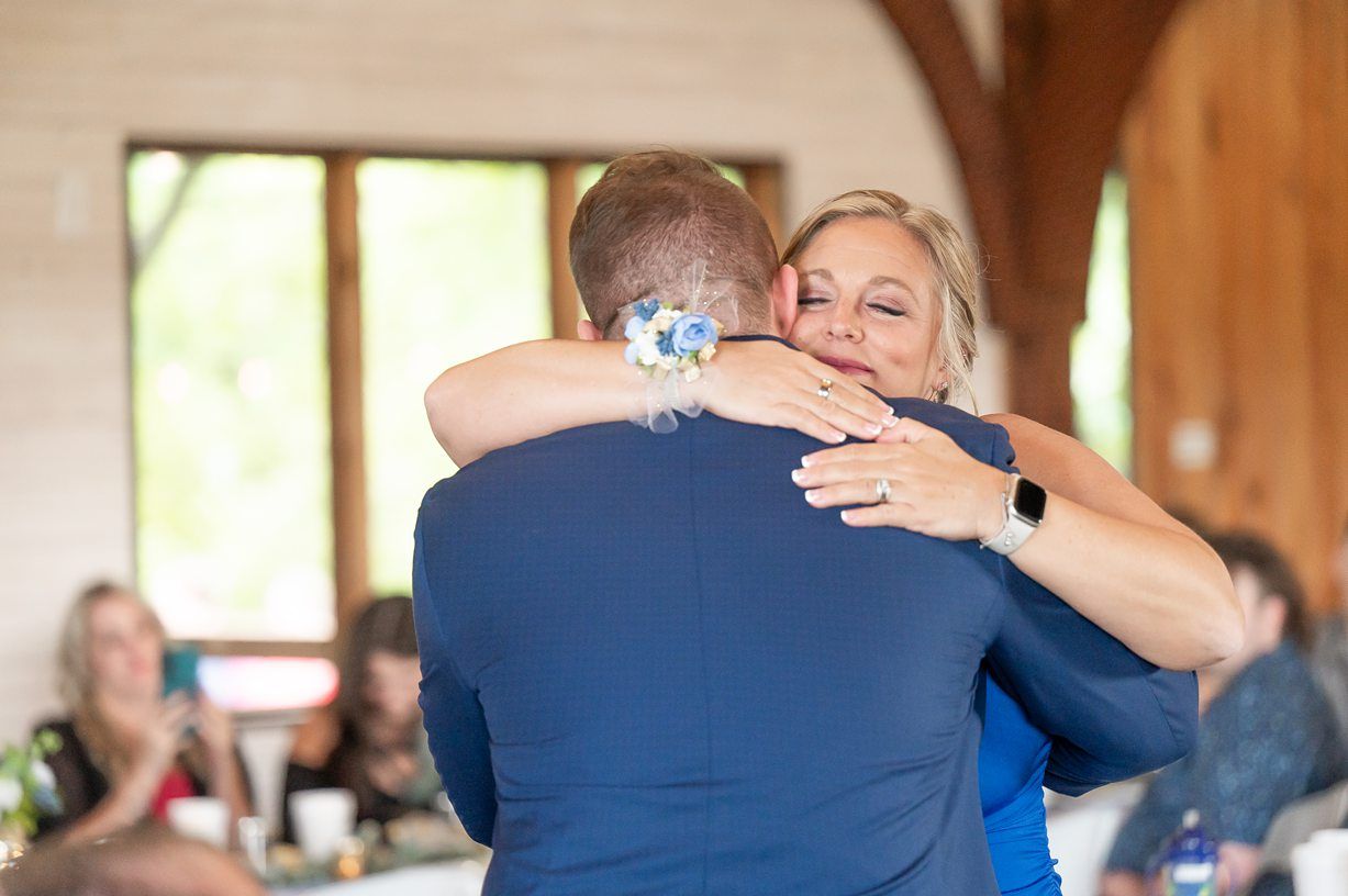 Beautiful Summer Wedding at Timber Oaks Venue by Bartlesville Photographer Kristi Bray
