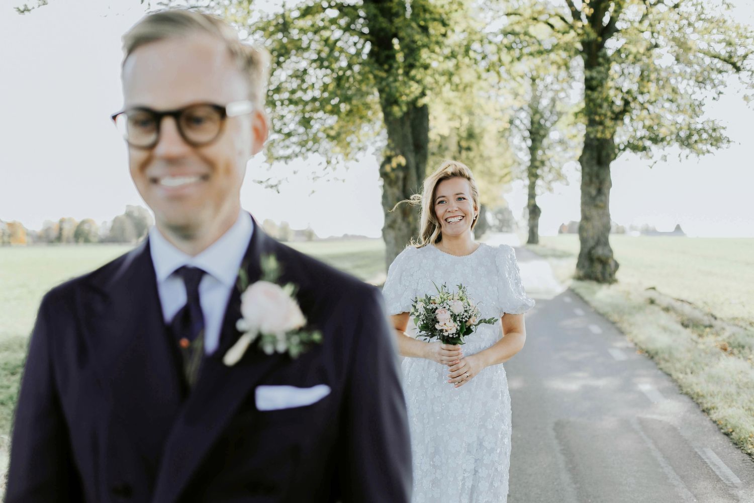 Bröllop Vadstena. Alvastra kloster och Örberga kyrka. Bröllopsfotograf Rebecca Nordin.