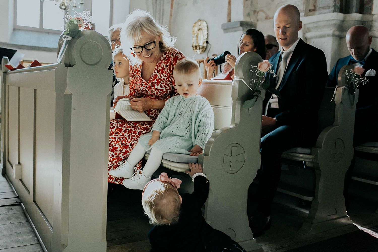 Bröllop Vadstena. Alvastra kloster och Örberga kyrka. Bröllopsfotograf Rebecca Nordin.